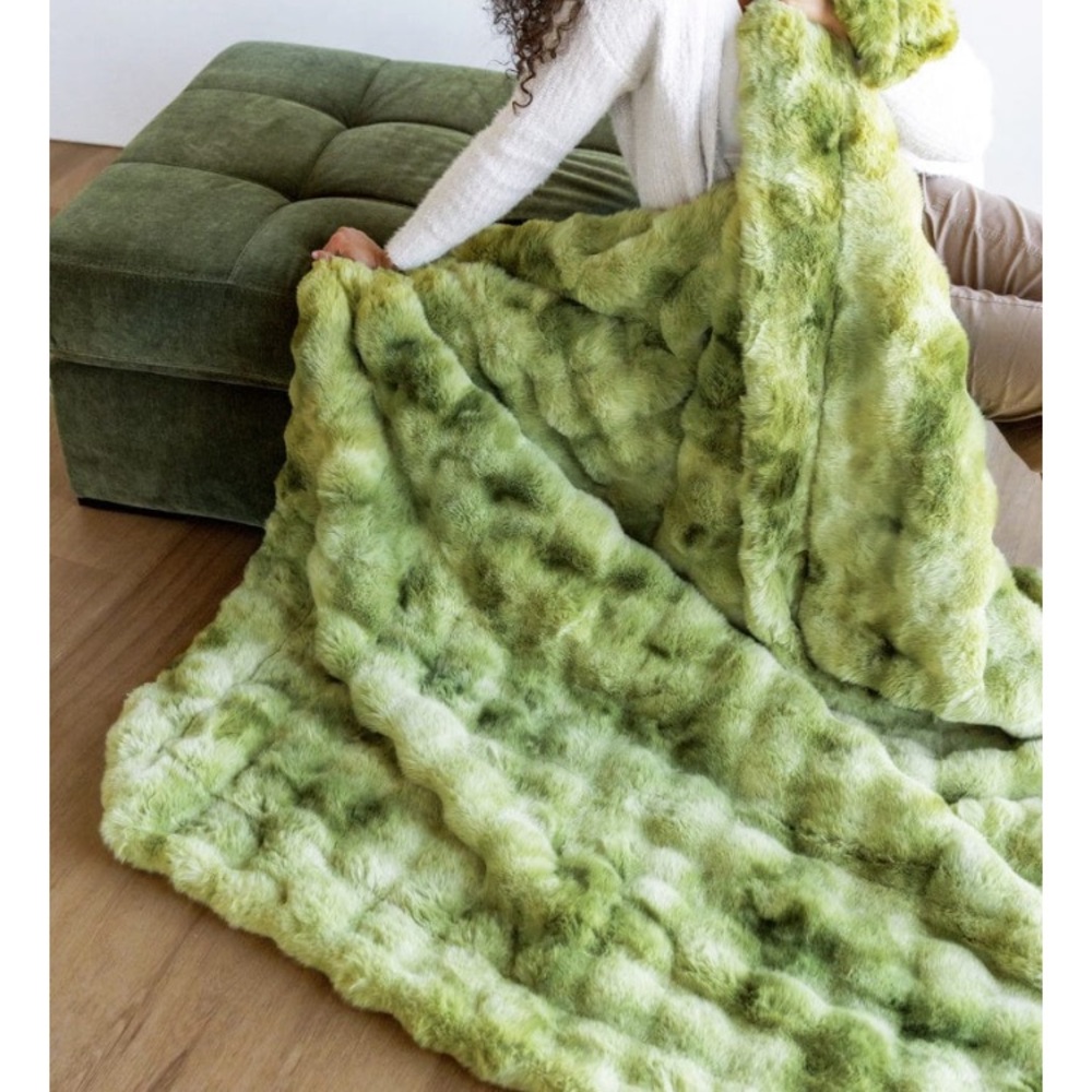 NWT Minky Couture Premium Cloud Fern Blanket